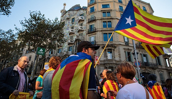 西班牙政府将收回加泰罗尼亚自治权 加剧市场